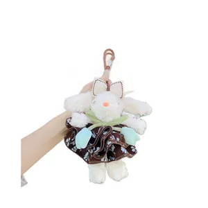 Lapin en peluche avec robe à fleurs marron, détails tulipes et boucle de suspension