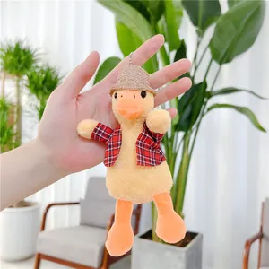 Portachiavi papera di peluche gialla con cappello di paglia e gilet a quadri