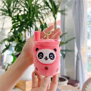Roze panda bubble tea pluche sleutelhanger met borduursel en gouden ring