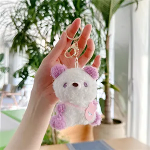 Pluche witte beer sleutelhanger met paarse pootjes en een schattig roze konijntasje eraan
