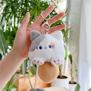 Pluche kattenhanger met pluizige bruine staart, geborduurde ogen en zilveren metalen haak