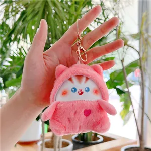 Pluchen katten-sleutelhanger met roze hoodie, roségouden clip en hart-borduring
