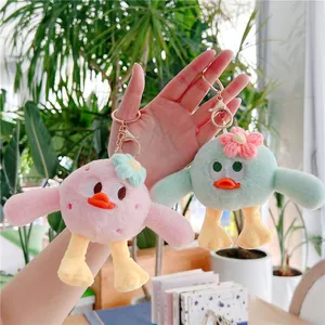 Porte-clés oiseaux en peluche ronds avec becs orange et crochets en métal rose et menthe