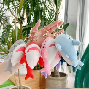 Simpatici portachiavi a squalo in peluche in quattro colori con chiusura in metallo