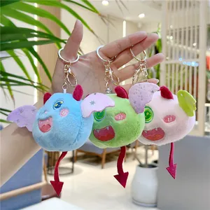 Lot de trois porte-clés monstres chauve-souris en peluche colorée bleu vert et rose