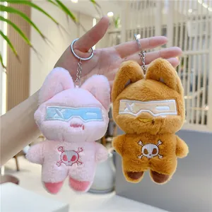 Coole Plüschkatzen-Schlüsselanhänger mit Schutzbrille und Totenkopf-Stickerei in Pink und Braun