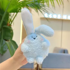Simpatico portachiavi a forma di coniglio in morbido peluche celeste con lunghe orecchie