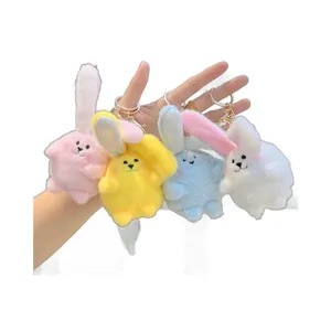 Simpatici portachiavi a forma di coniglio in peluche nei colori rosa, giallo e blu