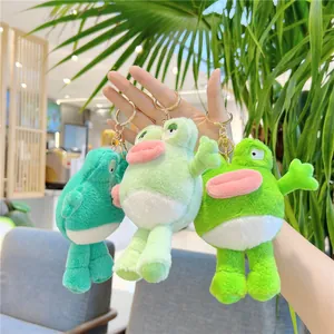 Lustige Plüsch-Frosch-Schlüsselanhänger im 3er-Set in Grüntönen mit großem Mund