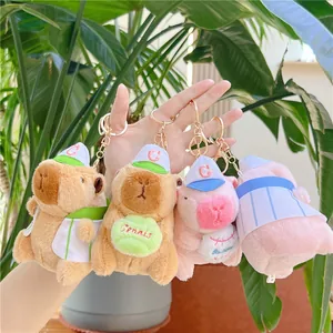 Llaveros de peluche carpincho y cerdo serie tenis con gorras y ropa deportiva