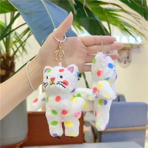 Portachiavi gatto in peluche bianco con pois colorati, ricami e chiusura dorata