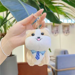Porte-clés peluche Shiba Inu mignon avec cravate bleue tenu dans la main