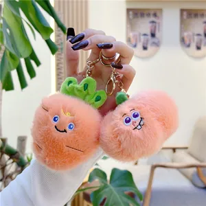 Portachiavi a carota in peluche con viso ricamato e anello in metallo dorato