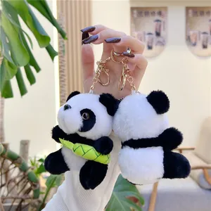 Pluche panda sleutelhanger set met groene bamboe en een gouden metalen ringetje