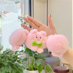Schattige roze pluchen varkenssleutelhanger set met groene strik en zachte pompons