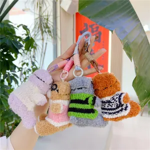 Süße Teddybär-Plüschanhänger mit bunten Strickpullovern für Schlüsselanhänger