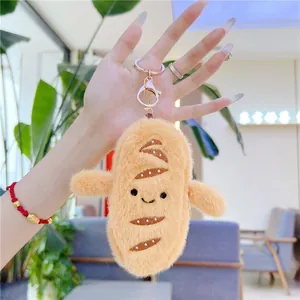 Gros plan d'un porte-clés baguette en peluche mignonne avec texture douce et clip doré