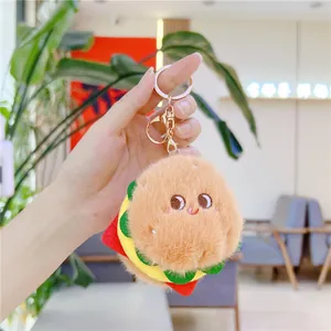 Vue détaillée d'un porte-clés burger en peluche avec visage brodé et fermoir doré
