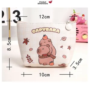 Dettaglio del portamonete Capybara in pelle PU con dimensioni e pratica chiusura a zip