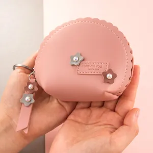 Monedero rosa de cuero PU con apliques florales y llavero dorado elegante