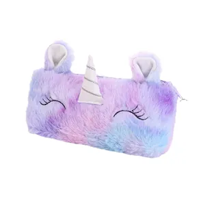 Estuche de unicornio de felpa con degradado de arcoíris y cuerno plateado brillante