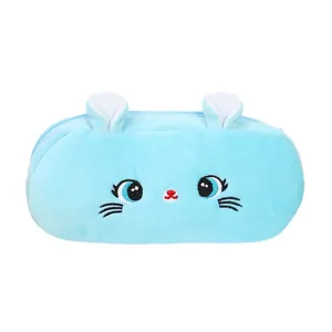 Astuccio in peluche azzurro a forma di gatto con musetto ricamato e zip morbida