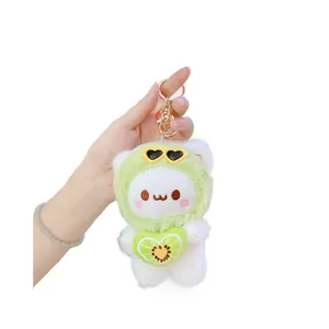 Süßer Plüschbär Schlüsselanhänger im grünen Kiwi-Hoodie mit Herz-Sonnenbrille