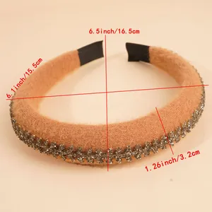 Detaillierte Maße für braunes Plüsch-Haarband mit Glitzersteinen und Polsterung