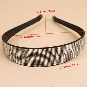 Detailansicht des Strass-Haarreifens mit Maßen von 2,9 cm Breite und 16 cm Höhe