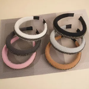 Gepolstertes Plüsch-Stirnband mit glitzernden Strasssteinen in sechs Farben