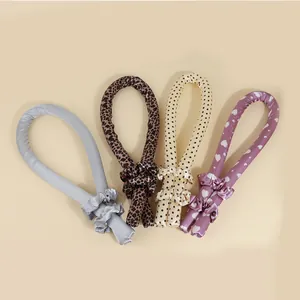 Heatless Hair Curler Set aus Seidensatin mit Leoparden-, Punkt- und Blumenmustern