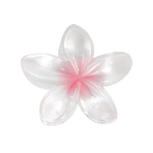 Nahaufnahme der matten Frangipani-Haarklammer mit rosa Verlauf und Harz-Oberfläche