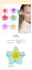 Nahaufnahme der Plumeria Haarspange mit Größenangaben und starkem Federdetail