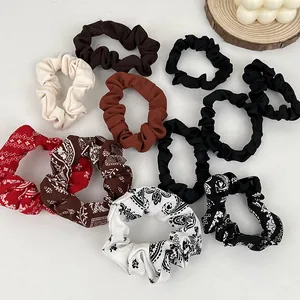 Set di 11 elastici per capelli in tessuto con stampe paisley e tinte unite a coste