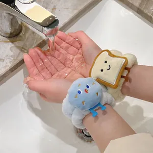 Süße Plüsch-Wascharmbänder mit Cartoon-Toast für trockene Ärmel bei der Gesichtspflege