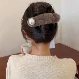 Elegante Pinza per Capelli in Pelliccia Sintetica Con Grande Perla Artificial Sintetica Morbido Peluche Accessori per Capelli Donna