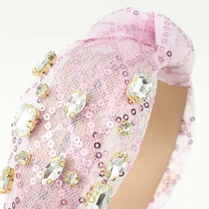 Détails du serre-tête en résille rose avec paillettes brillantes et strass en cristal