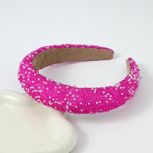 Roze sponsen hoofdband met parels en getextureerde afwerking voor een chique look
