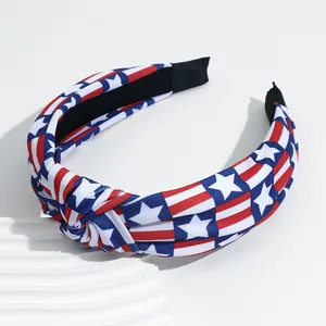 Détail de la texture du tissu noué et du motif patriotique du drapeau américain