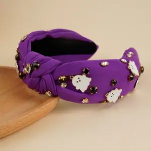 Details des lila Halloween-Knoten-Haarreifs mit Glitzersteinen und Gespenster-Anhängern