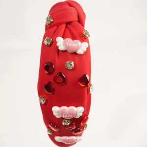 Diadema roja con alas de ángel, cristales de corazón y accesorios de strass love