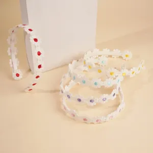 Sweet Embroidered Daisy Headband For Women Non-Slip Floral Pattern Polyester Plastic Hair Band Pastoral Style Hair Accessory