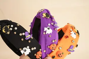 Details von Halloween-Stirnbändern mit Geister-Kürbis-Icons, Perlen und Steinen