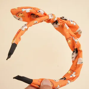 Halloween-Haarreif mit Kürbis- und Geist-Prints auf orangefarbenem Stoffknoten