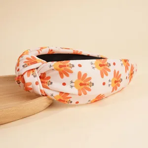 Détail d'un serre-tête de Thanksgiving avec motif dinde et nœud supérieur élégant
