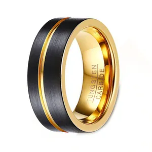 Bague moderne en carbure de tungstène noir brossé avec rainure dorée et intérieur poli
