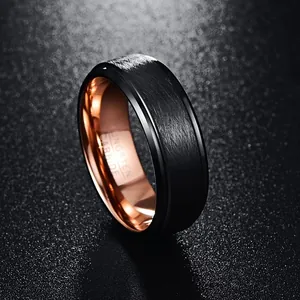 Bague pour homme en carbure de tungstène avec extérieur noir brossé et intérieur or rose poli