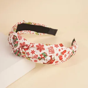 Détail du serre-tête de Noël à nœud avec motifs de bonhomme de neige et flocons