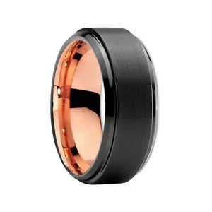 Bague homme en tungstène avec finition noire brossée et intérieur poli en or rose