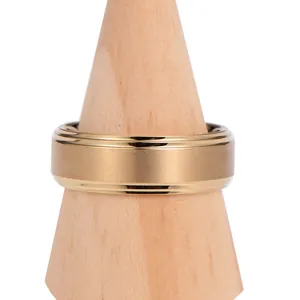 Bague en acier tungstène or 18 carats avec surface brossée sablée et bords biseautés